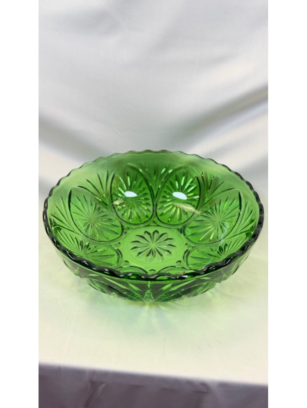 Vintage 1970's Indiana Glass Green Dessert Bowl 8" Vibrant Green EUC